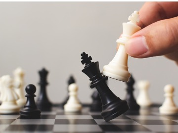 plan-leading-strategy-of-successful-business-competition-leader-hand-picture-id1128789429
